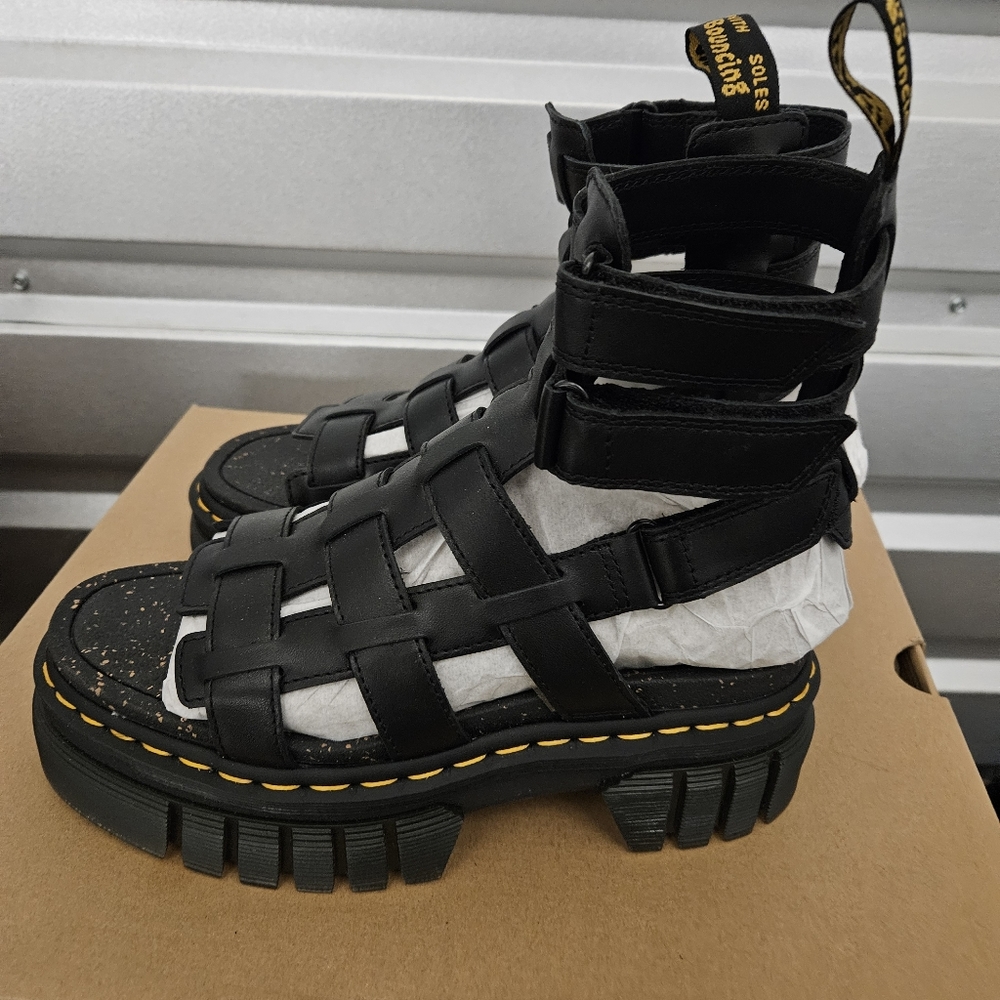 Dr.marten gladiator sandals